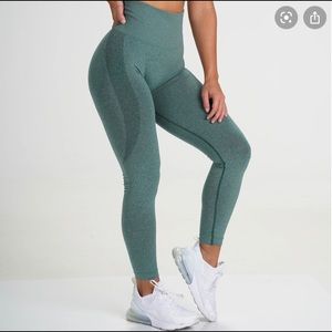 NVGTN forest green seamless leggings In size small